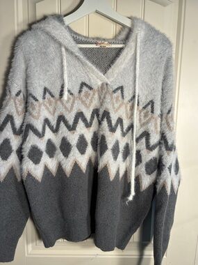 Hem & Thread Fuzzy Hooded V‑Neck Sweater in Gray, Cream, and Tan NWOT